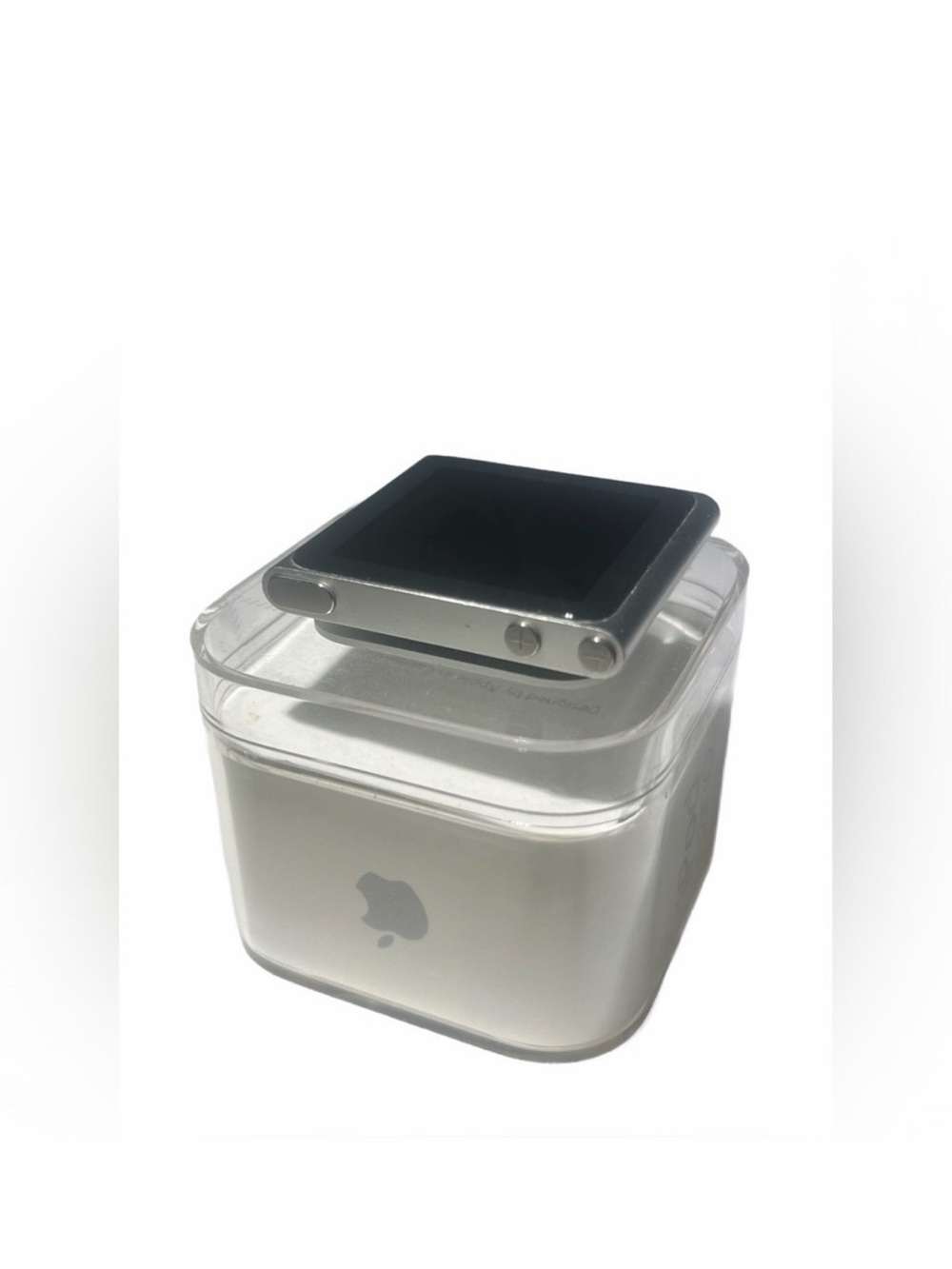 Apple Silver Clip-On iPod Shuffle 6th Generation - Picture 3 of 3